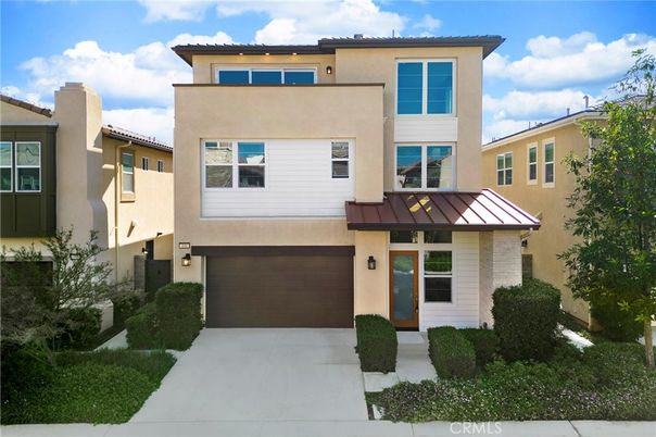 Attached, Exterior, Facade, Mediterranean