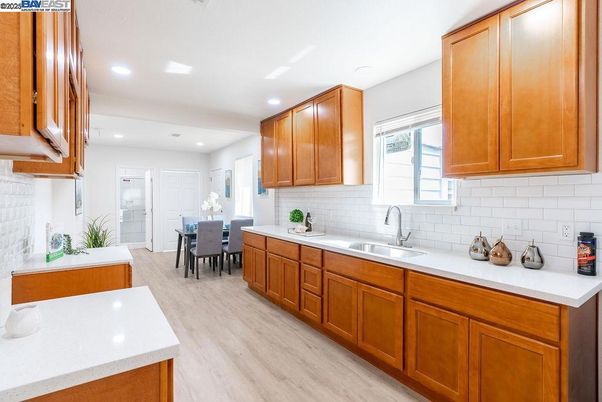 Dining room, Interior, Kitchen, Recessed Lighting, Wood Texture Flooring