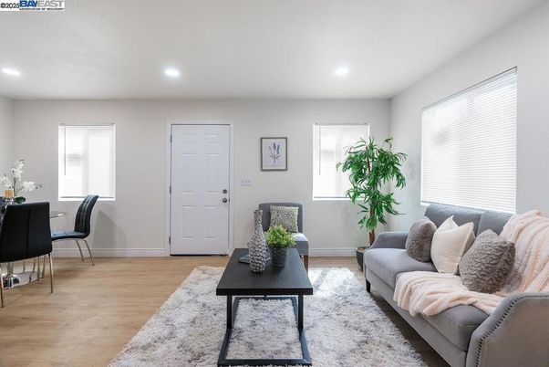 Dining room, Interior, Living room, Recessed Lighting, Wood Texture Flooring