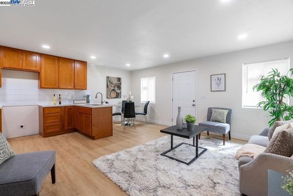Dining room, Interior, Kitchen, Recessed Lighting, Wood Texture Flooring