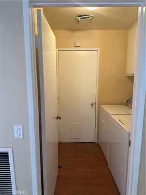 Interior, Washer, Wood Texture Flooring