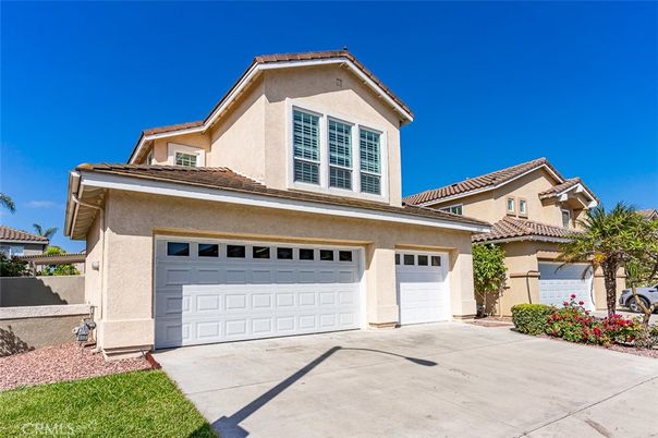 Attached, Exterior, Facade, Mediterranean
