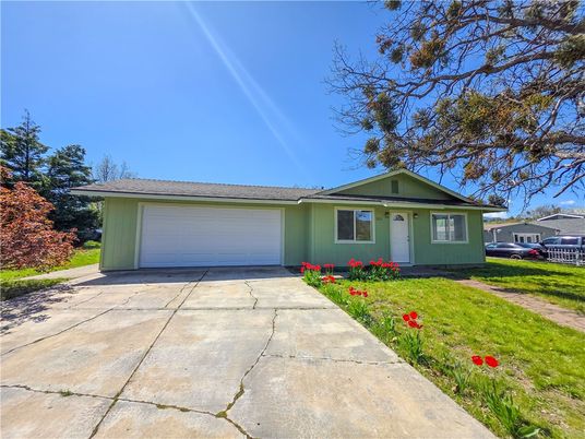 Attached, Exterior, Facade, Ranch