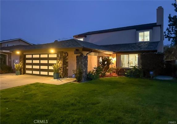 Attached, Backyard, Exterior, Facade, Modern