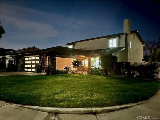 Attached, Backyard, Exterior, Facade, Modern