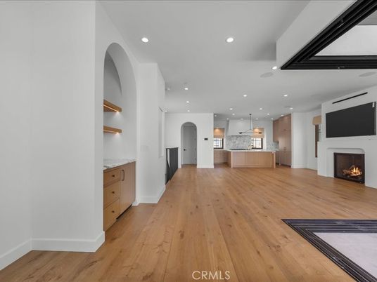 Fireplace, Interior, Kitchen, Pendant Lights, Recessed Lighting, Wood Texture Flooring