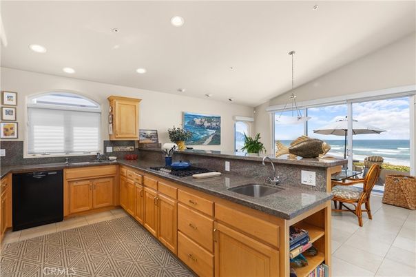 Dining room, Interior, Kitchen, Pendant Lights, Recessed Lighting, Water