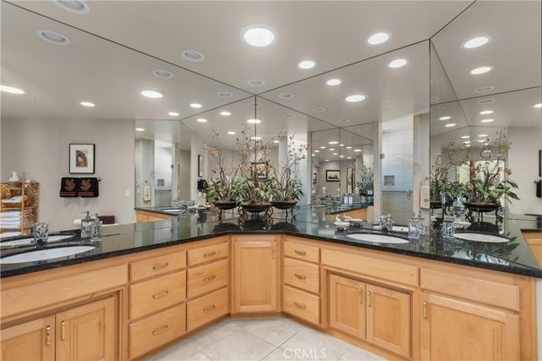 Bathroom, Dual Sink Vanities, Interior, Recessed Lighting