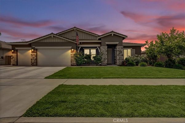 Attached, Exterior, Facade, American Craftsman