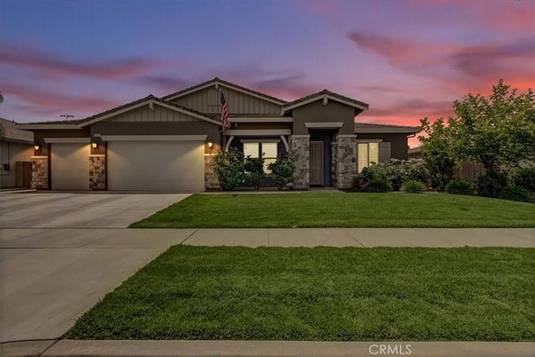 Attached, Exterior, Facade, American Craftsman