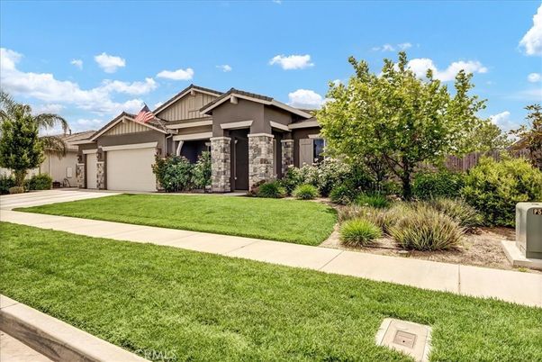 Attached, Exterior, Facade, Ranch