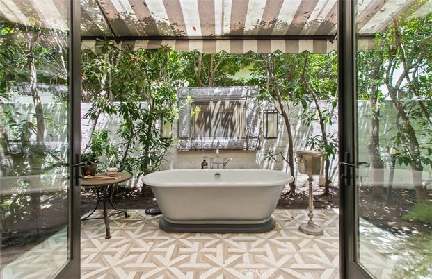 Bathroom, Free Standing Baths, Interior