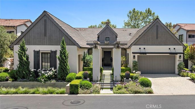 Attached, Exterior, Facade, Farmhouse