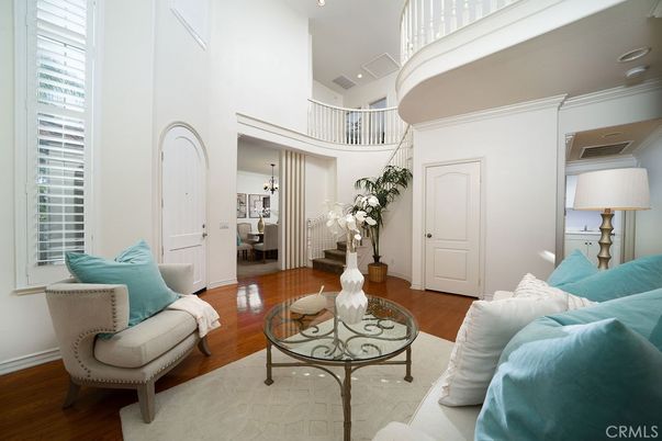 Interior, Living room, Pendant Lights, Recessed Lighting, Wood Texture Flooring