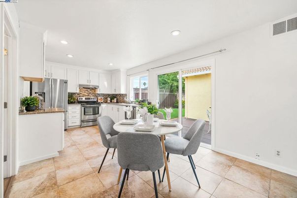 Dining room, Interior, Kitchen, Recessed Lighting, Stainless Steel Appliances