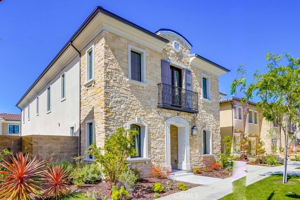 Exterior, Facade, Mediterranean