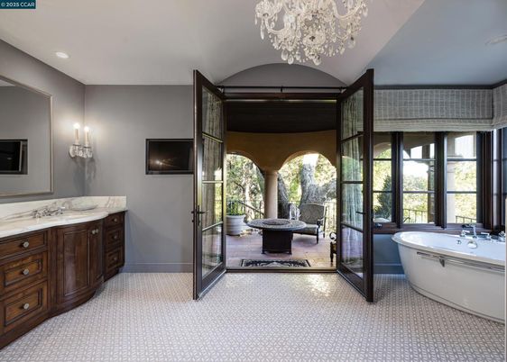 Bathroom, Chandelier, Free Standing Baths, Interior, Recessed Lighting