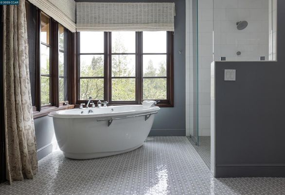 Bathroom, Free Standing Baths, Interior