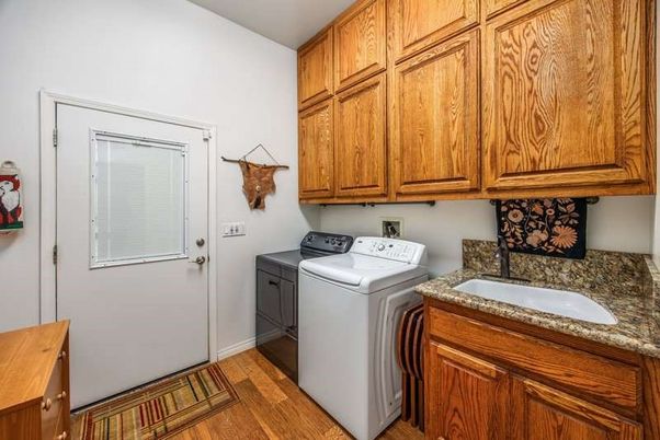 Interior, Washer, Wood Texture Flooring