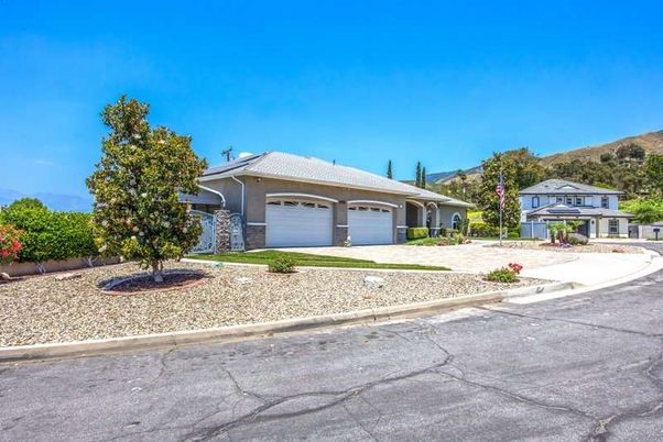 Attached, Exterior, Facade, Ranch