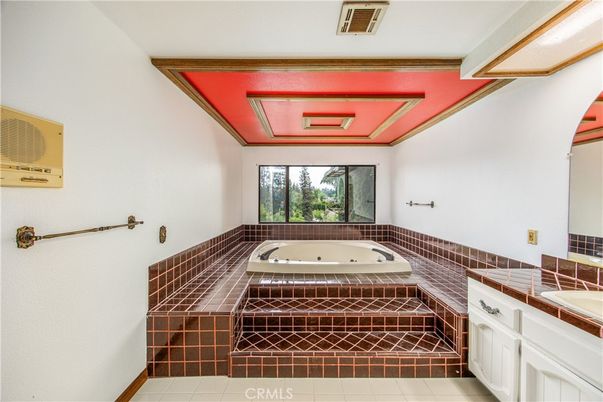 Bathroom, Interior, Tile Countertops