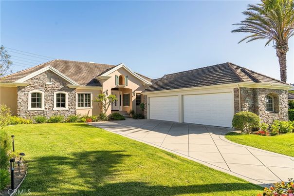 Attached, Exterior, Facade, Ranch