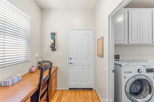 Interior, Washer, Wood Texture Flooring