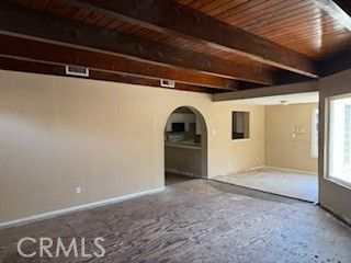 Empty room, Interior, Wooden Beams, Wooden Ceilings