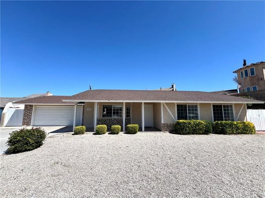 Attached, Exterior, Facade, Ranch