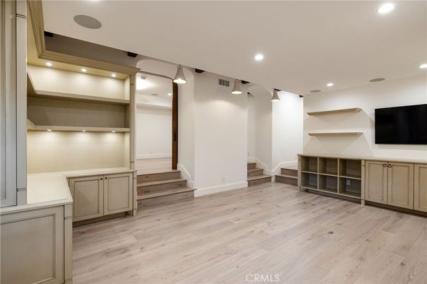Interior, Recessed Lighting, Wood Texture Flooring
