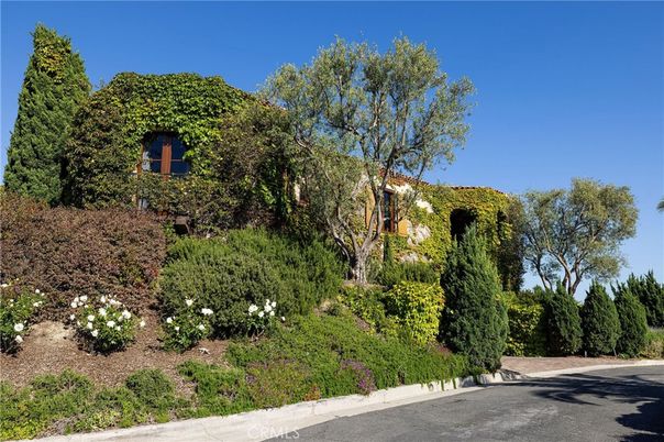Exterior, Facade, None