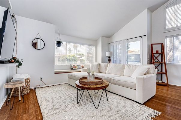 Interior, Living room, Pendant Lights, Wood Texture Flooring