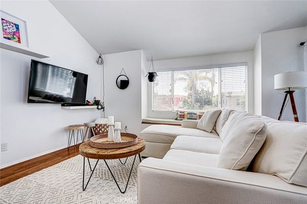 Interior, Living room, Pendant Lights, Wood Texture Flooring