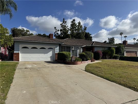 Attached, Exterior, Facade, Ranch