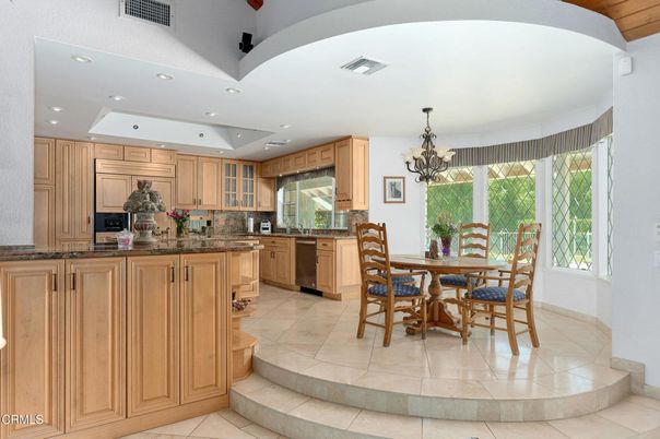 Chandelier, Dining room, Interior, Kitchen, Recessed Lighting, Stainless Steel Appliances