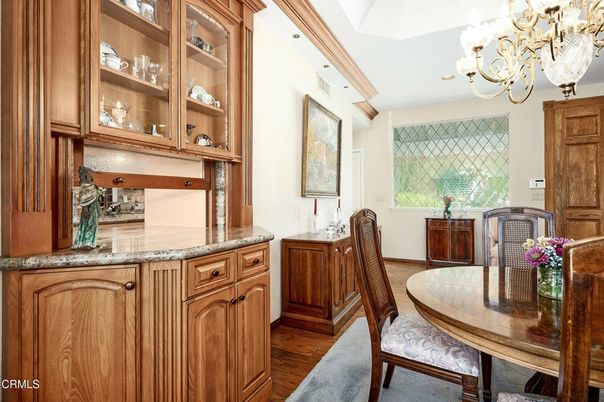 Chandelier, Dining room, Interior, Recessed Lighting, Wood Texture Flooring