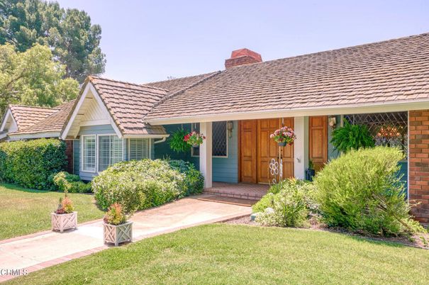 Exterior, Facade, Ranch