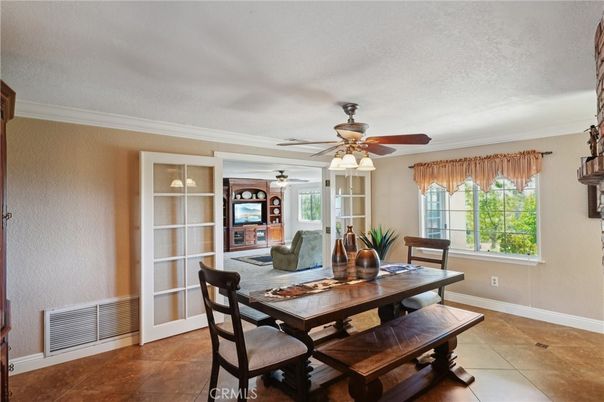 Dining room, Interior