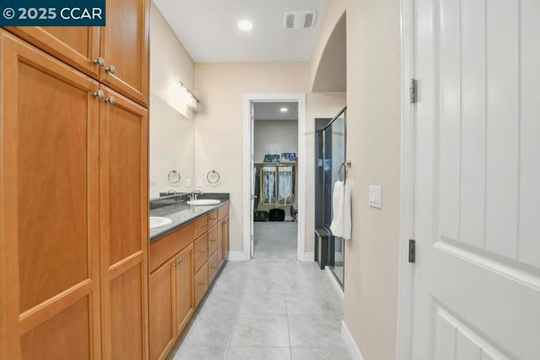 Bathroom, Dual Sink Vanities, Interior, Recessed Lighting