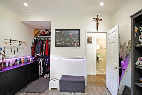 Bathroom, Interior, Recessed Lighting, Walk-in Closets, Wood Texture Flooring
