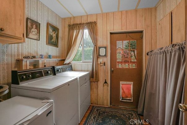 Interior, Washer, Wooden Walls
