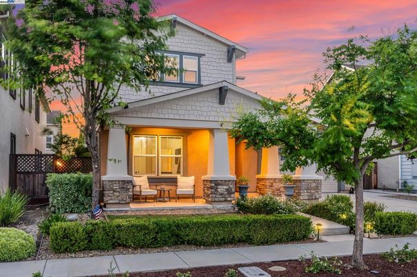 Exterior, Facade, American Craftsman