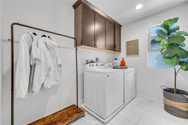 Interior, Marble, Recessed Lighting, Washer