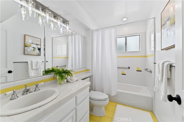 Bathroom, Interior, Recessed Lighting, Tile Countertops