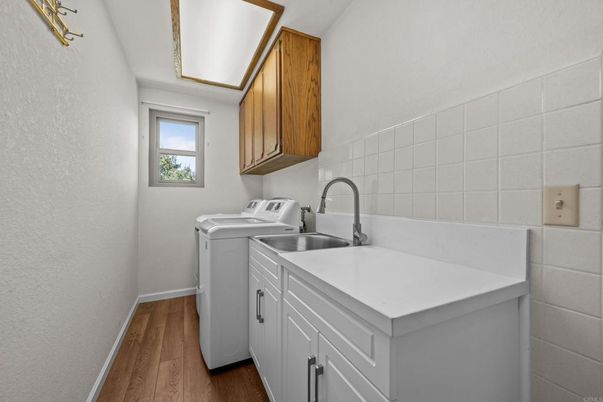 Interior, Washer, Wood Texture Flooring