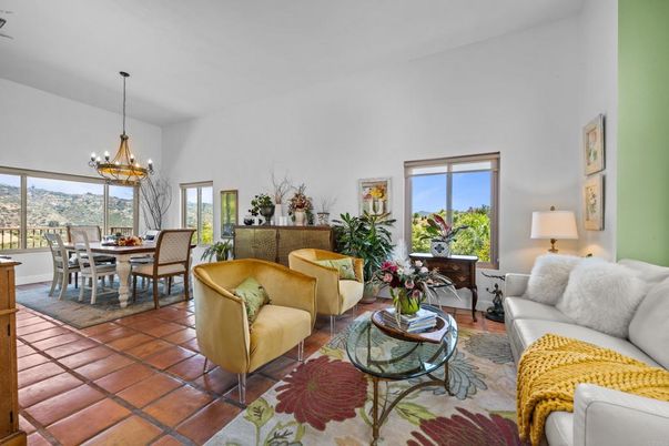 Chandelier, Dining room, Interior, Living room