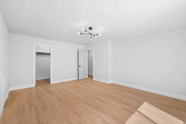 Empty room, Interior, Pendant Lights, Wood Texture Flooring