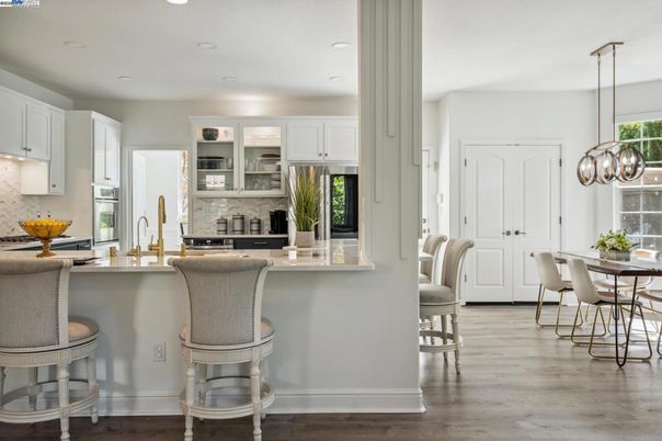 Dining room, Interior, Kitchen, Pendant Lights, Recessed Lighting, Wood Texture Flooring