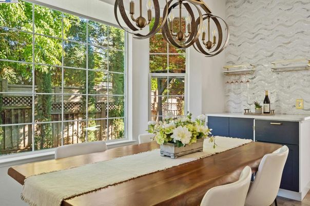 Chandelier, Dining room, Interior