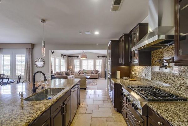 Dining room, Interior, Kitchen, Living room, Pendant Lights, Recessed Lighting, Stainless Steel Appliances
